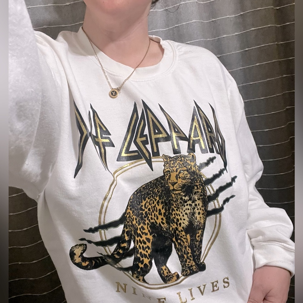 Aeropostale Oversized Def Leppard crewneck sweater - Picture 3 of 6